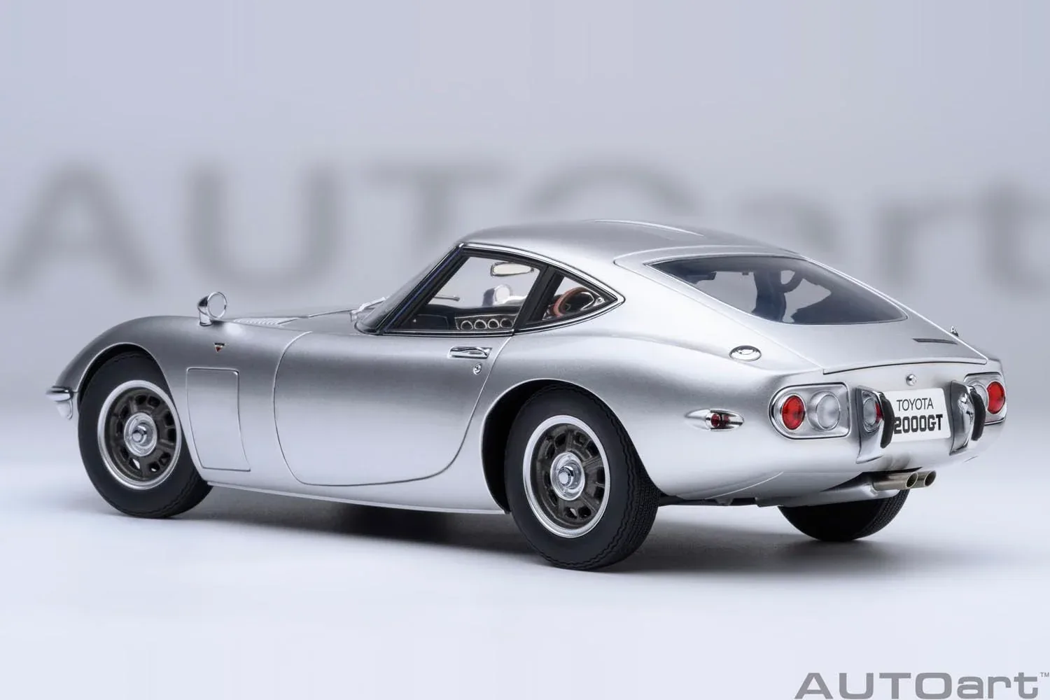 Autoart Toyota 2000GT 1967 Silver Diecast Model 79548 - Image 2