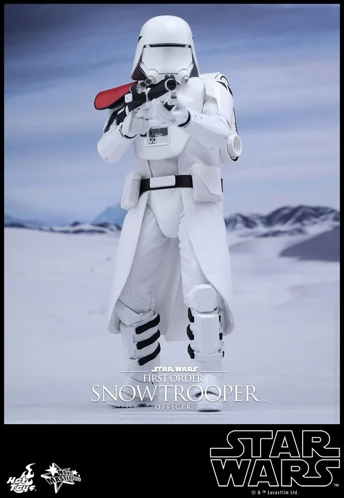 Hot Toys Star Wars Movie Masterpiece 1/6 First Order Snowtrooper Officer - Image 2